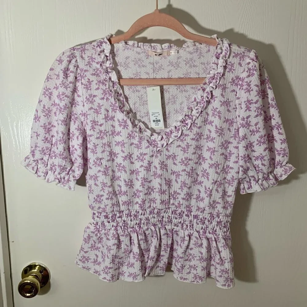 Francesca’s NWT purple Andrea floral puff sleeve blouse Size XS